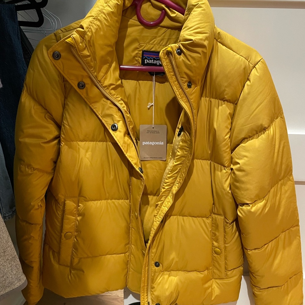Patagonia Silent Down NWT Cosmic Gold Women’s XS
